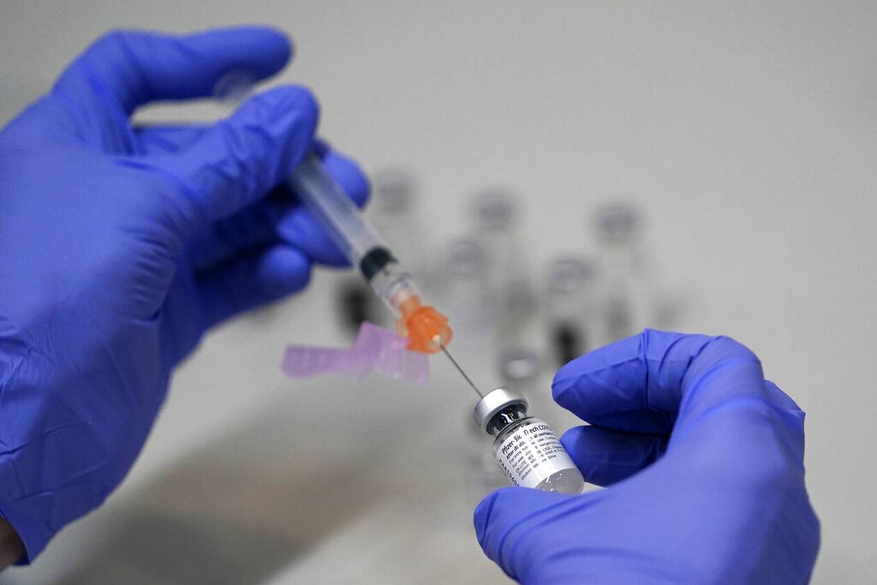 Κορονοϊός: Η αργοπορία στους εμβολιασμούς ενδέχεται να κοστίσει 2,3 τρισ. δολάρια στο παγκόσμιο ΑΕΠ