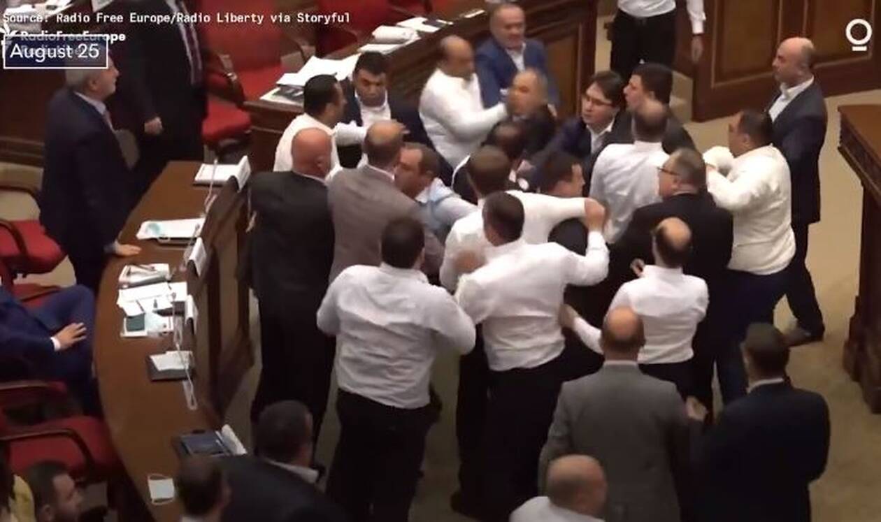 Αρμενία: Η Βουλή μετατράπηκε σε... ρινγκ με άγριο ξύλο μεταξύ βουλευτών