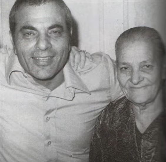 Ο Στέλιος Καζαντζίδης με τη μητέρα του, Γεσθήμανη