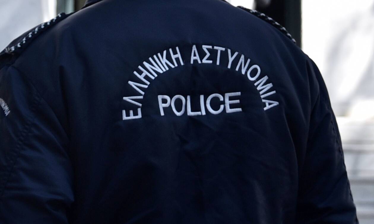 Κόρινθος: Σύλληψη αστυνομικού για κλοπή 600 ευρώ από μετανάστη