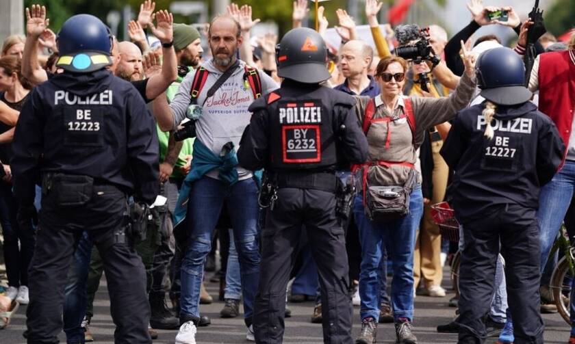 Γερμανία: Για δεύτερη συνεχόμενη ημέρα διαδηλωτές στους δρόμους για τα μέτρα κατά του κορονοϊού