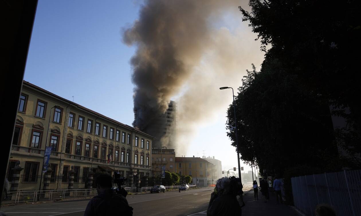 Ιταλία: Πυρκαγιά σε ουρανοξύστη του Μιλάνου