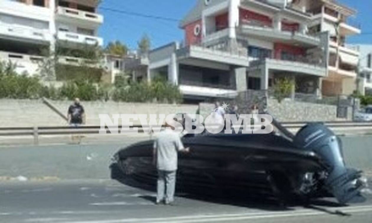 Απίστευτες σκηνές στη Χαλκίδα: Του έπεσε το σκάφος από το τρέιλερ του αμαξιού (pics)