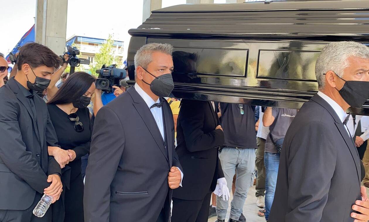 Κηδεία Άκη Τσοχατζόπουλου: Συγγενείς, φίλοι αλλά και πρώην συνεργάτες είπαν το τελευταίο αντίο