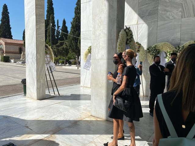 Συγγενείς, φίλοι και συνεργάτες βρέθηκαν το πρωί της Τρίτης στον ιερό ναό των Αγίων Θεοδώρων προκειμένου να πουν το τελευταίο αντίο στον Άκη Τσοχατζόπουλο | Φωτογραφίες Newsbomb.gr Ευδοκία Μύτιλη
