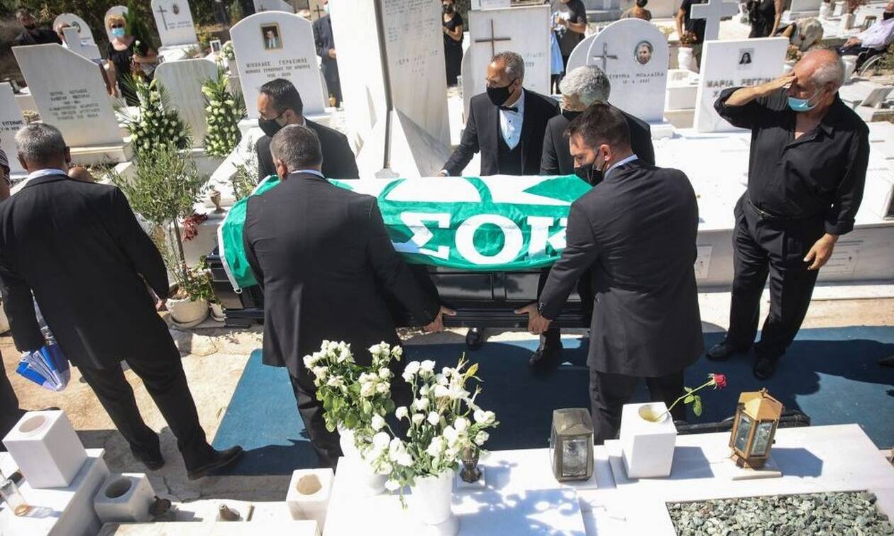 Άκης Τσοχατζόπουλος: Με το «Καλημέρα Ήλιε» και σημαία του ΠΑΣΟΚ το τελευταίο «αντίο»