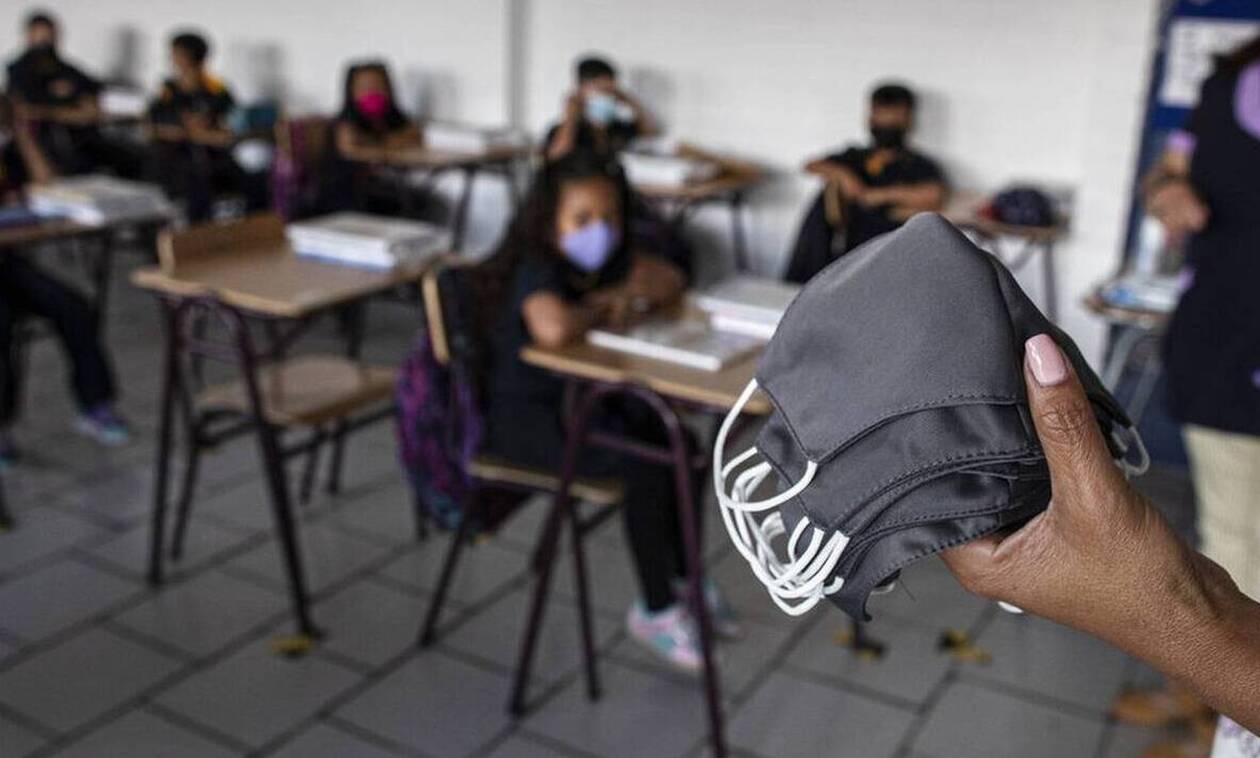 Σχολεία: Τα πρωτόκολλα για το άνοιγμά τους - Μάσκες παντού και rapid test