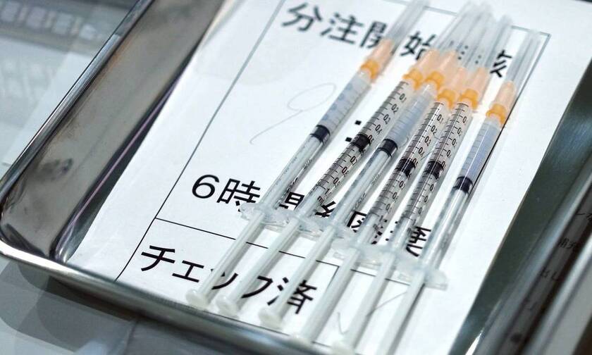 Ιαπωνία: Χαμηλός ο κίνδυνος από τα μαύρα σωματίδια σε εμβόλια της Moderna, λένε οι αρχές