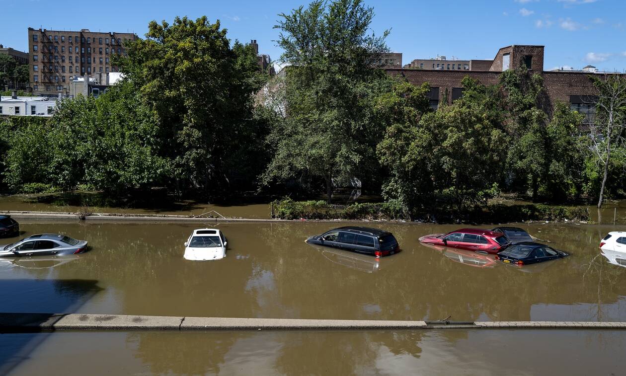 Φονική θεομηνία στις ΗΠΑ: Δεκάδες οι νεκροί από τις πλημμύρες λόγω «Άιντα»