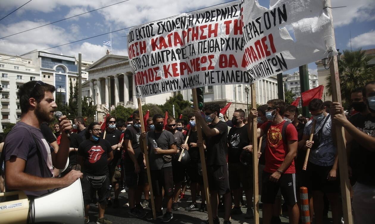 Ένταση και χημικά στο κέντρο της Αθήνας στο μαθητικό συλλαλητήριο (vid)