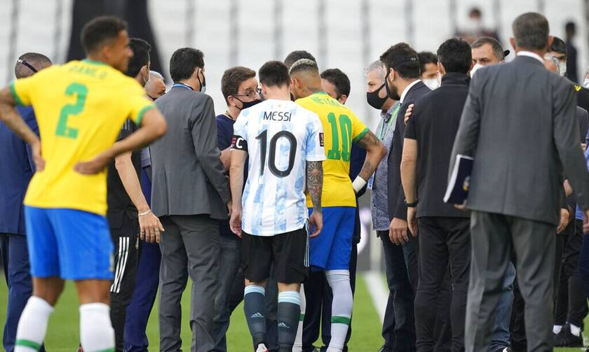 Πανικός στο Βραζιλία – Αργεντινή: Οριστική διακοπή λόγω κορονοϊού! Εισέβαλε στο γήπεδο η Αστυνομία