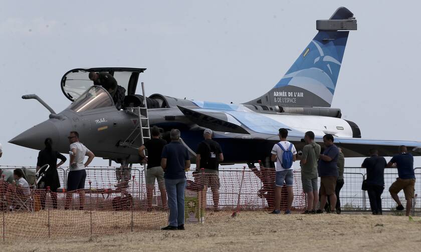 Rafale: «Au revoir» στην Ελλάδα από τα γαλλικά μαχητικά με πτήση πάνω από την Ακρόπολη