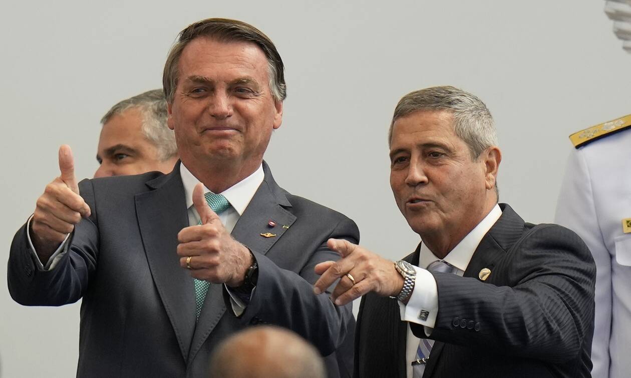 Μπολσονάρο: «Μόνο ο Θεός μπορεί να με απομακρύνει από την εξουσία» λέει ο πρόεδρος της Βραζιλίας