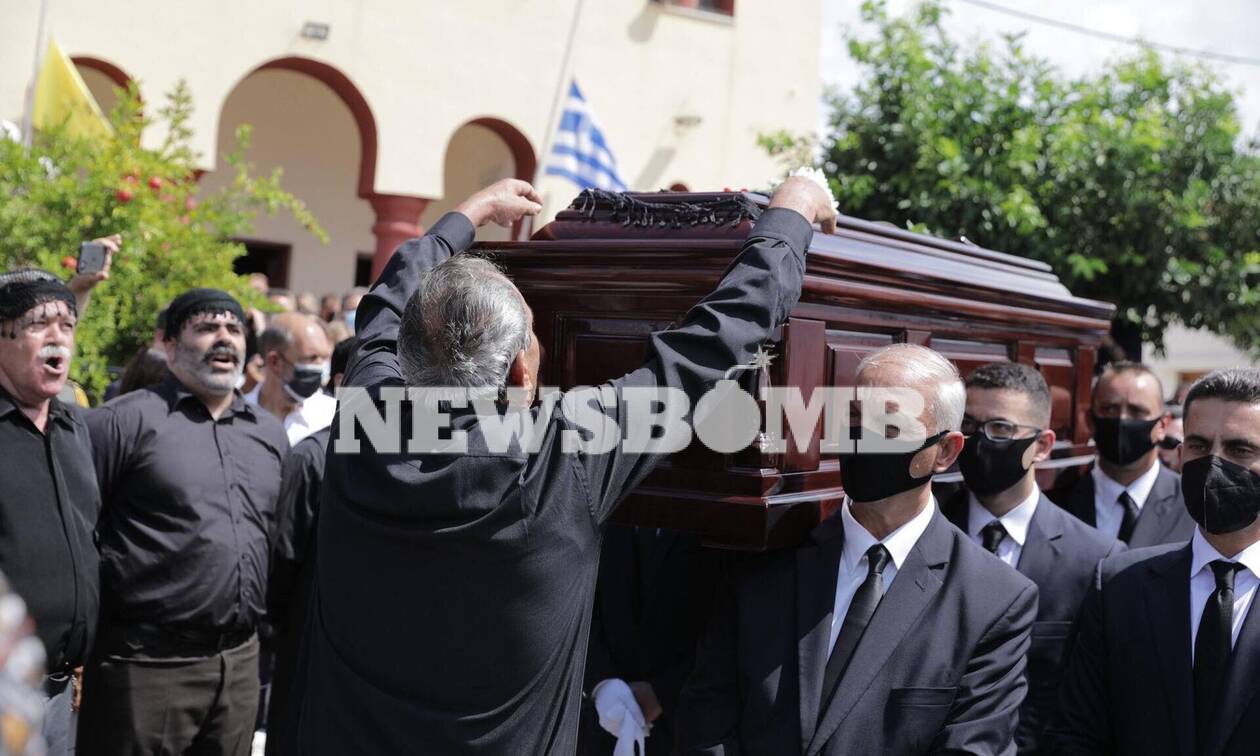 LIVE BLOG: Η κηδεία του Μίκη Θεοδωράκη στον Γαλατά Χανίων - Όλα όσα έγιναν στην Κρήτη