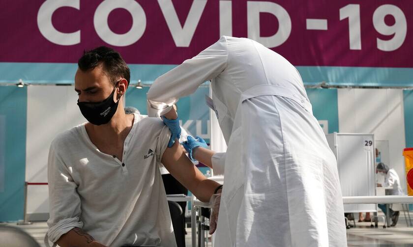Ρωσία: Ανά έξι μήνες ο εμβολιασμός κατά του κορονοϊού