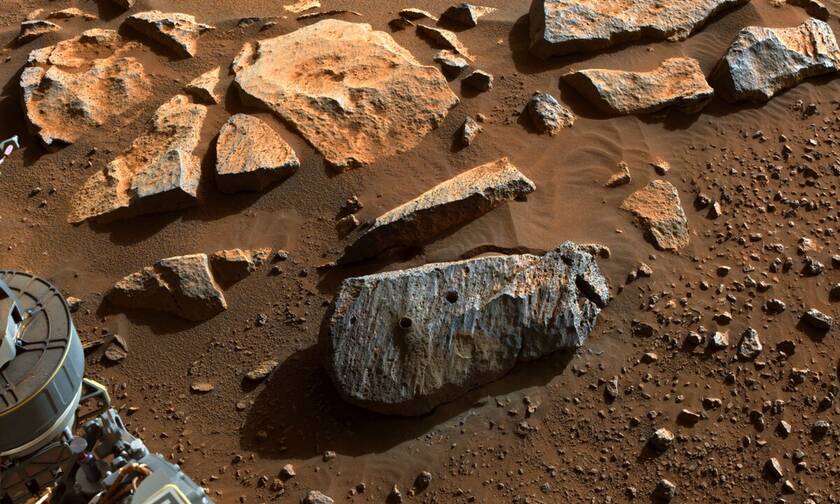 NASA: Μακρόχρονη έκθεση σε νερό «μαρτυρούν» τα πετρώματα του Άρη που συνέλεξε το Perseverance