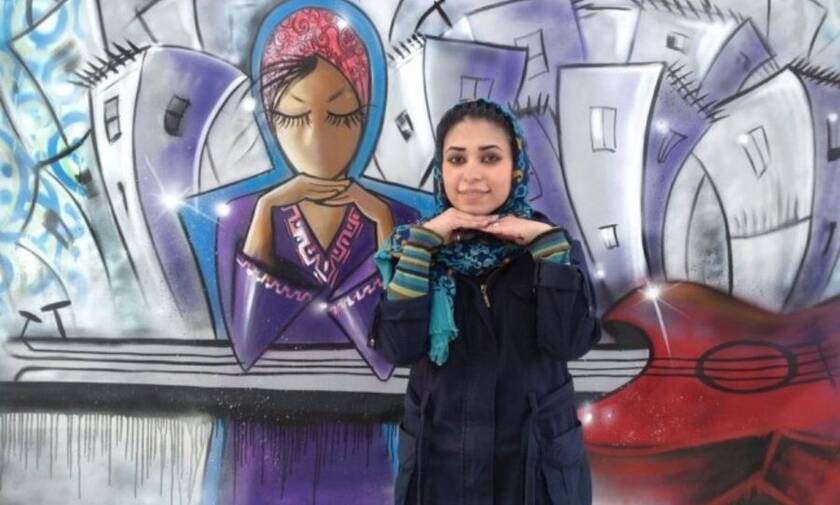 Σαμσία Χασανί: Η Αφγανή που «πολεμά» τους Ταλιμπάν με σπρέι και πινέλα