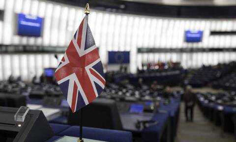Βρετανία: Το Λονδίνο καθυστερεί την εφαρμογή των μετά το Brexit εμπορικών ελέγχων