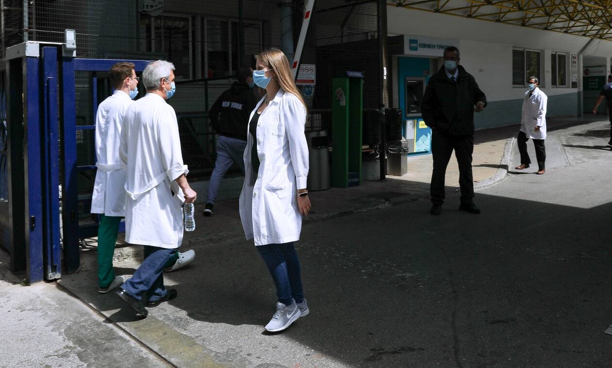 Μπουλμπασάκος στο Newsbomb.gr: Γεμάτες ανεμβολίαστους οι ΜΕΘ στον Ευαγγελισμό - Ξεπερνούν το 93%