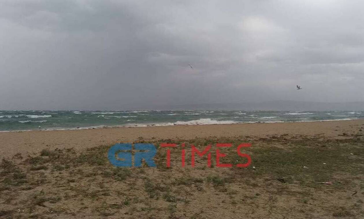 Καιρός: Προβλήματα στη Θεσσαλονίκη από το μπουρίνι και τους ισχυρούς ανέμους