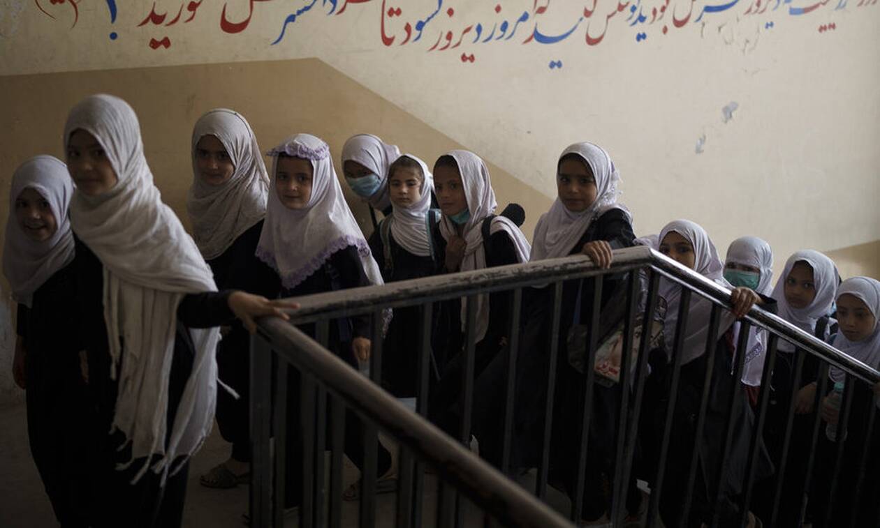 Αφγανιστάν: Τα σχολεία άνοιξαν μόνο για τα αγόρια - Αποκλεισμένα τα κορίτσια από την εκπαίδευση