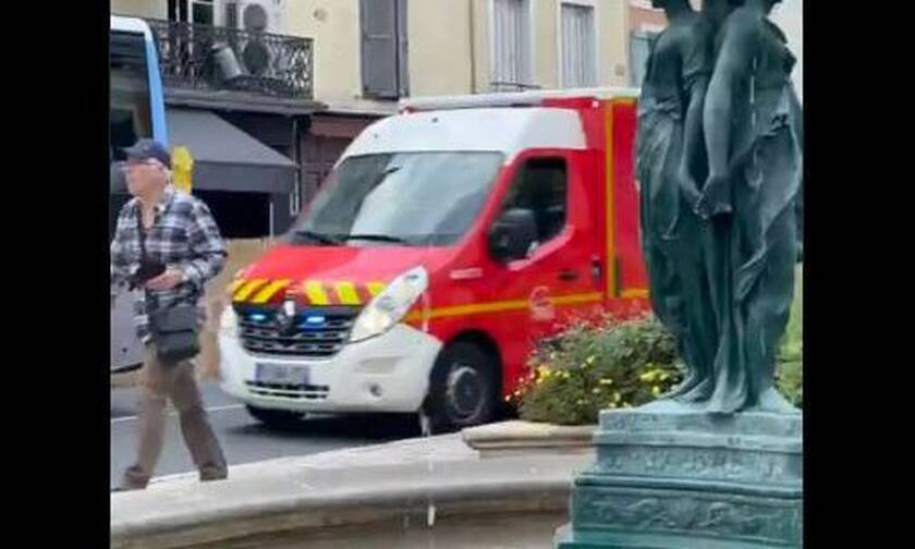  Γαλλία: Αυτοκίνητο παρέσυρε θαμώνες μαγαζιού 