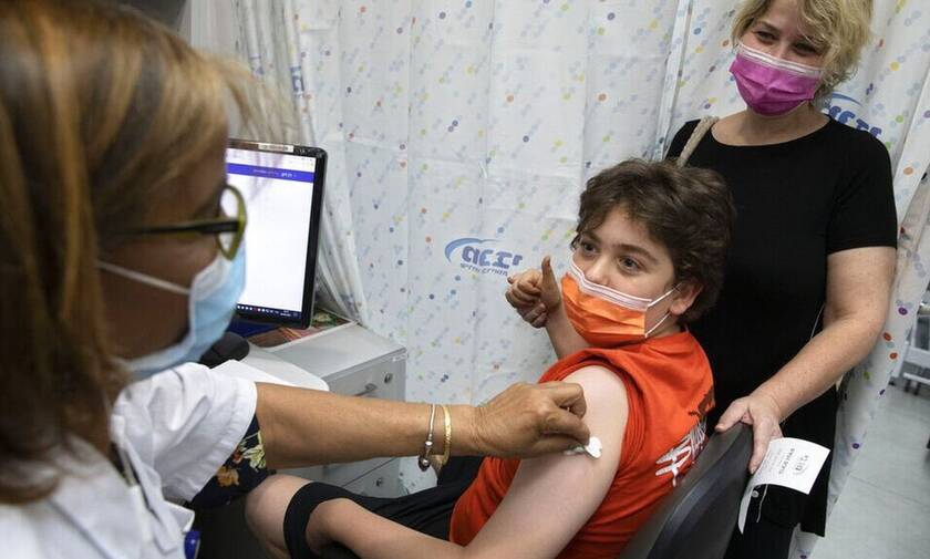 Κορονοϊός: Σπάνιες οι παρενέργειες στα παιδιά μετά τα εμβόλια