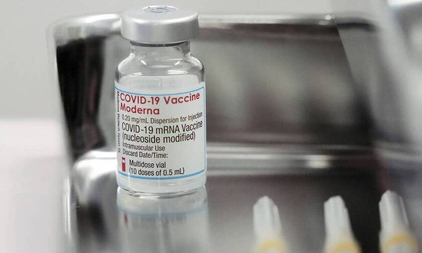 Κορονοϊός - Εξαδάκτυλος: Έχει ήδη καθυστερήσει η τρίτη δόση του εμβολίου