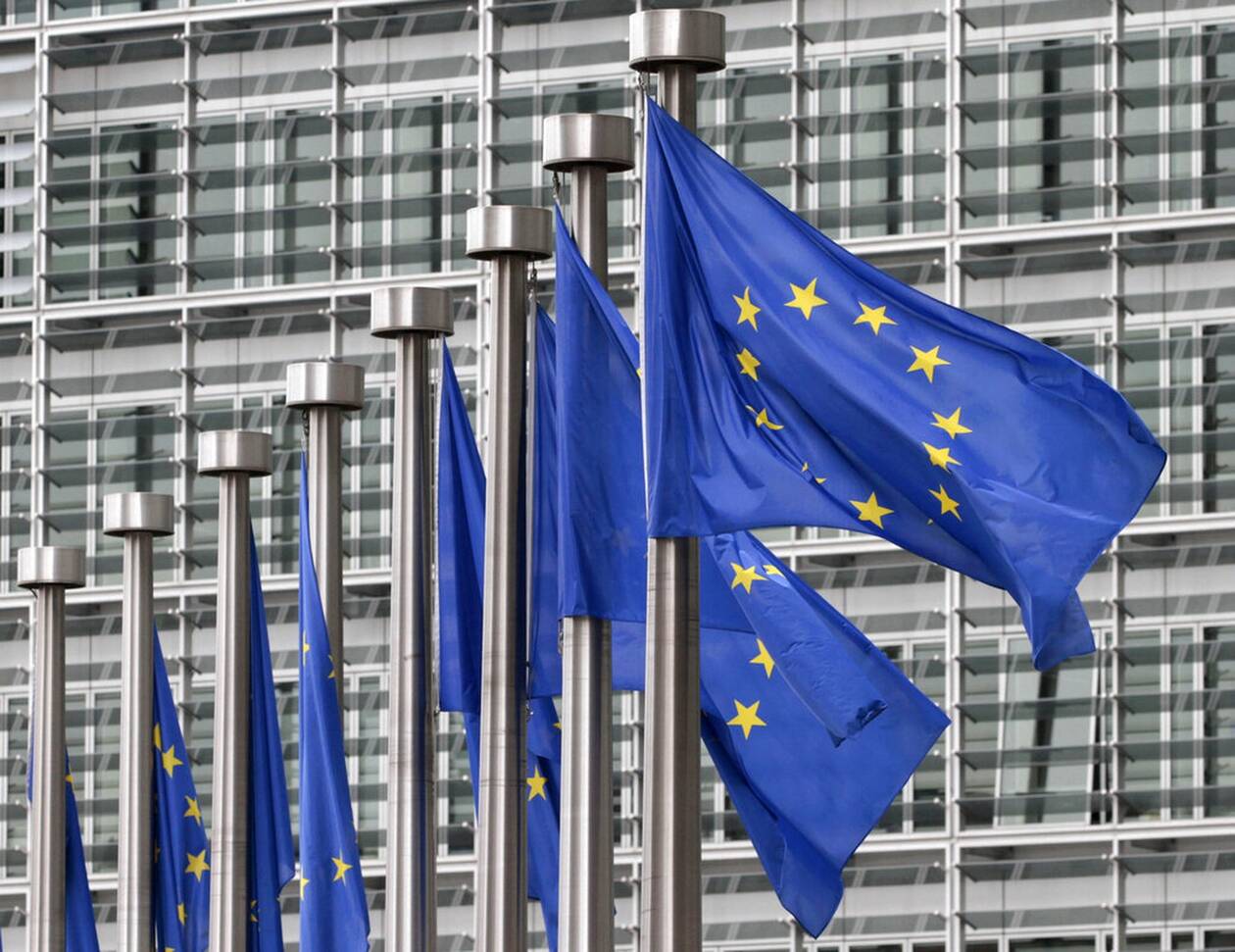 Η ΕΕ χαιρετίζει την άρση των περιορισμών από τις ΗΠΑ για τους εμβολιασμένους Ευρωπαίους