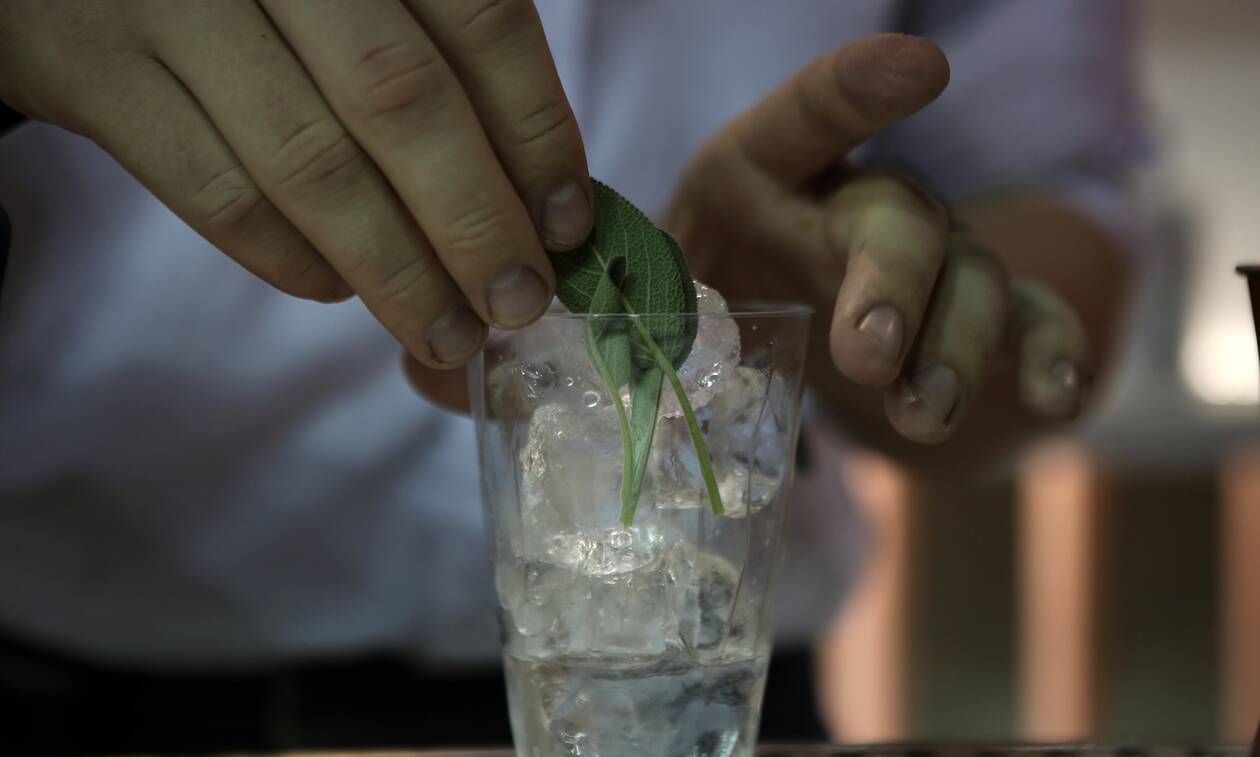 Η ΕΛΑΣ «ξήλωσε» κύκλωμα που πουλούσε ποτά «μπόμπες» στην Αθήνα - Από τεκίλα μέχρι ούζο και μαστίχα