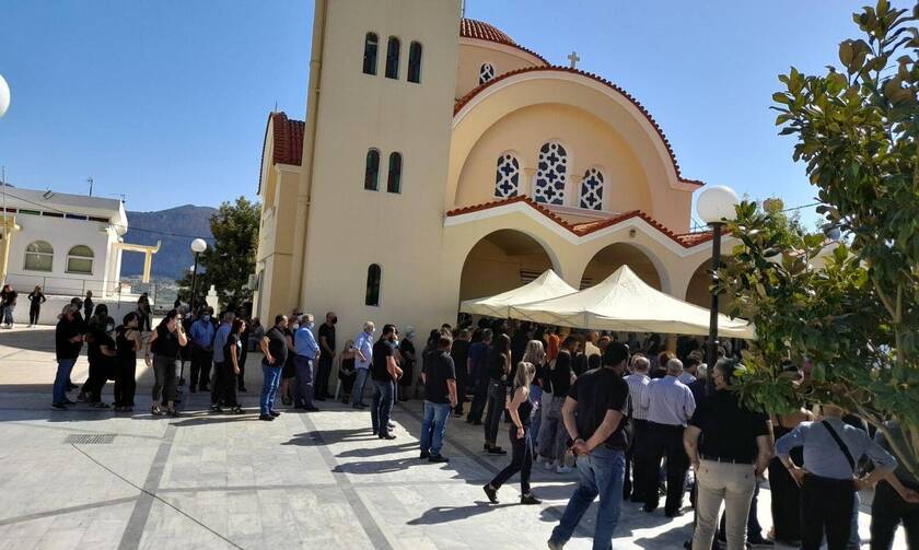 Κρήτη: Θρήνος στην κηδεία του 17χρονου Ματθαίου που σκοτώθηκε σε τροχαίο