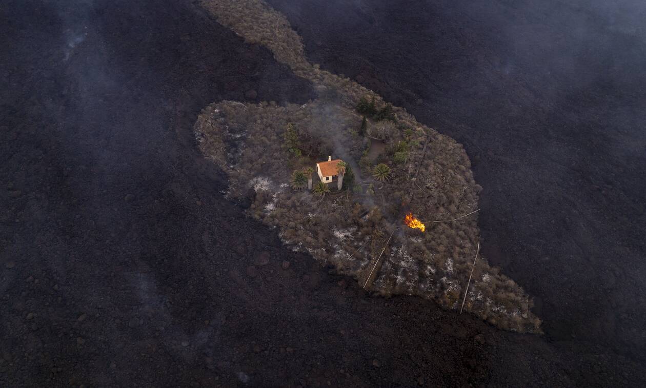 Έκρηξη ηφαιστείου στη Λα Πάλμα: Η λάβα ρέει απειλητικά προς τον ωκεανό - Σύμβολο το «τυχερό» σπίτι