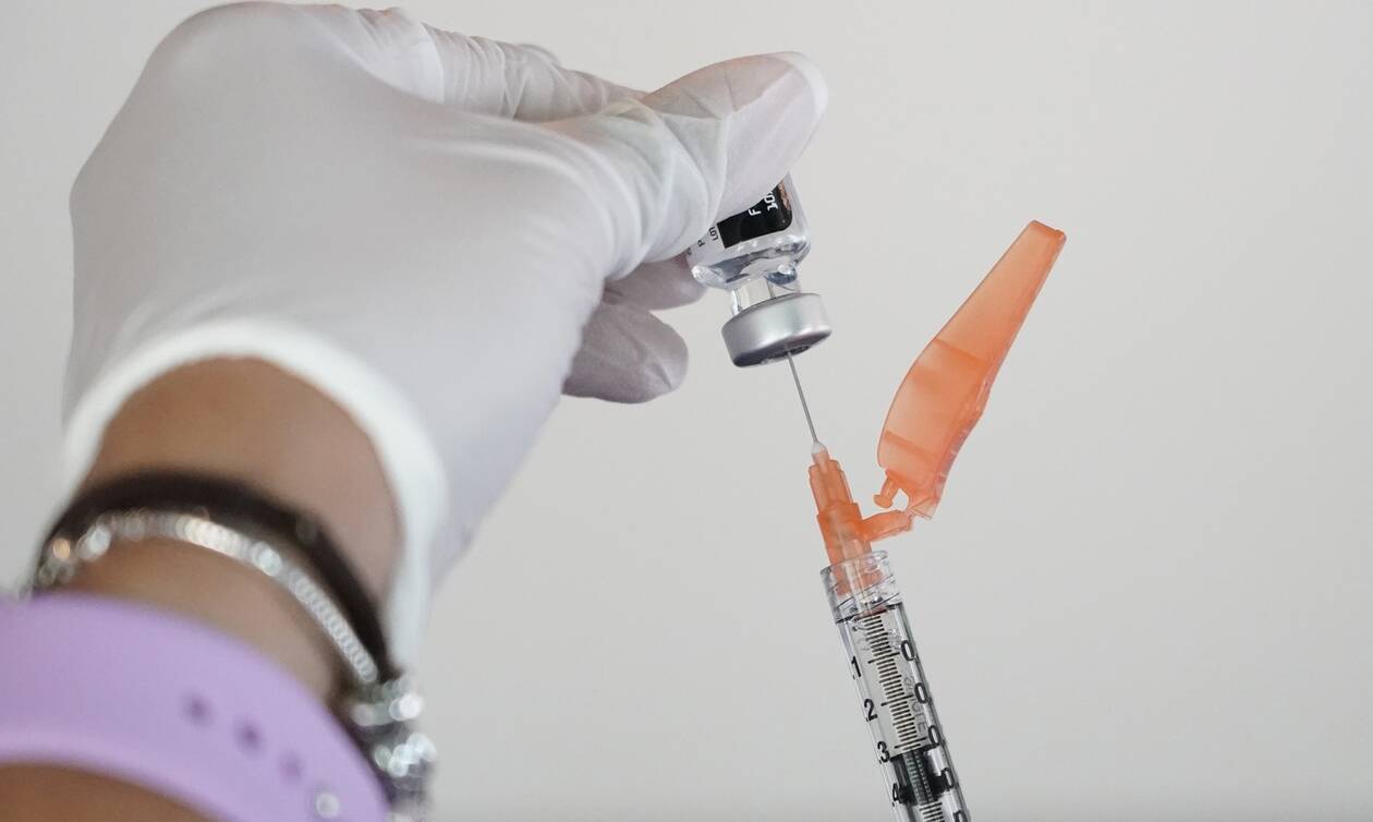 HΠΑ: Δωρίζουν 500 εκατομμύρια δόσεις του εμβολίου των Pfizer/BioNTech