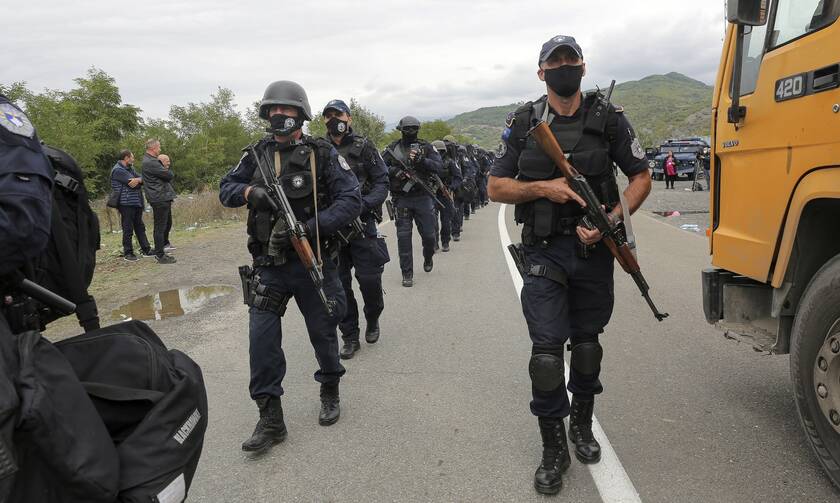 Κόσοβο: Σκηνικό έντασης με οδοφράγματα και ισχυρές αστυνομικές δυνάμεις