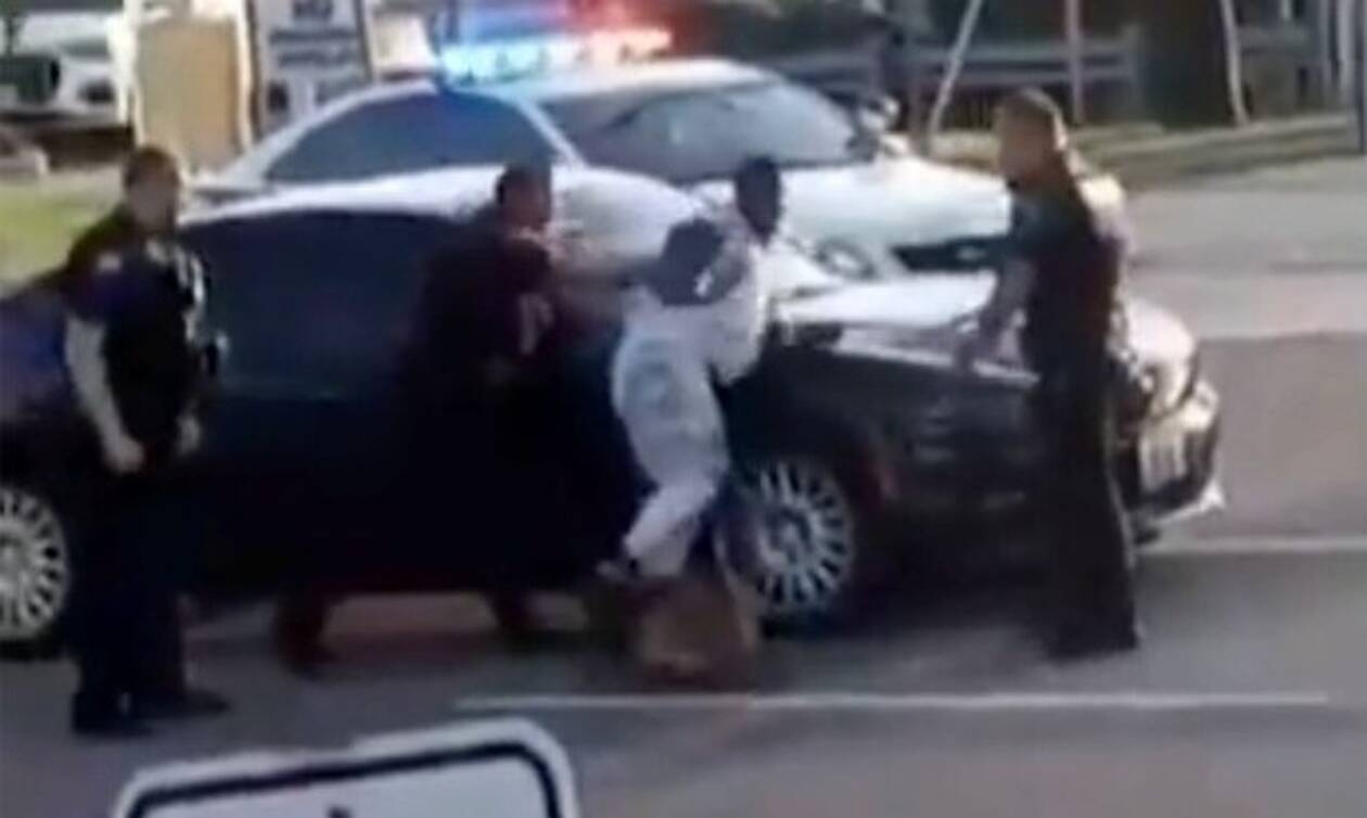 Σάλος στις ΗΠΑ με το βίντεο που δείχνει αστυνομικό σκύλο να επιτίθεται σε άνδρα που έχει συλληφθεί