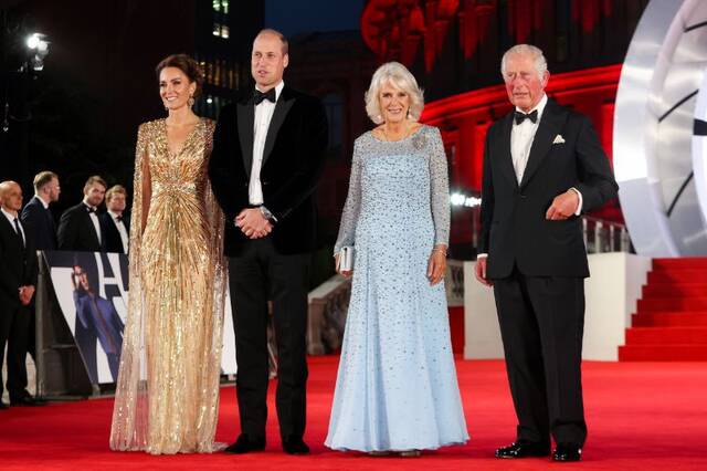 Η βασιλική οικογένεια στην πρεμιέρα της ταινίας James Bond - No Time to Die στο Λονδίνο