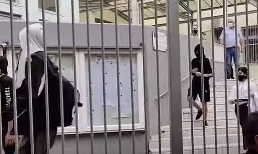 ΕΠΑΛ Σταυρούπολης επεισόδια κουκουλοφόροι βίντεο