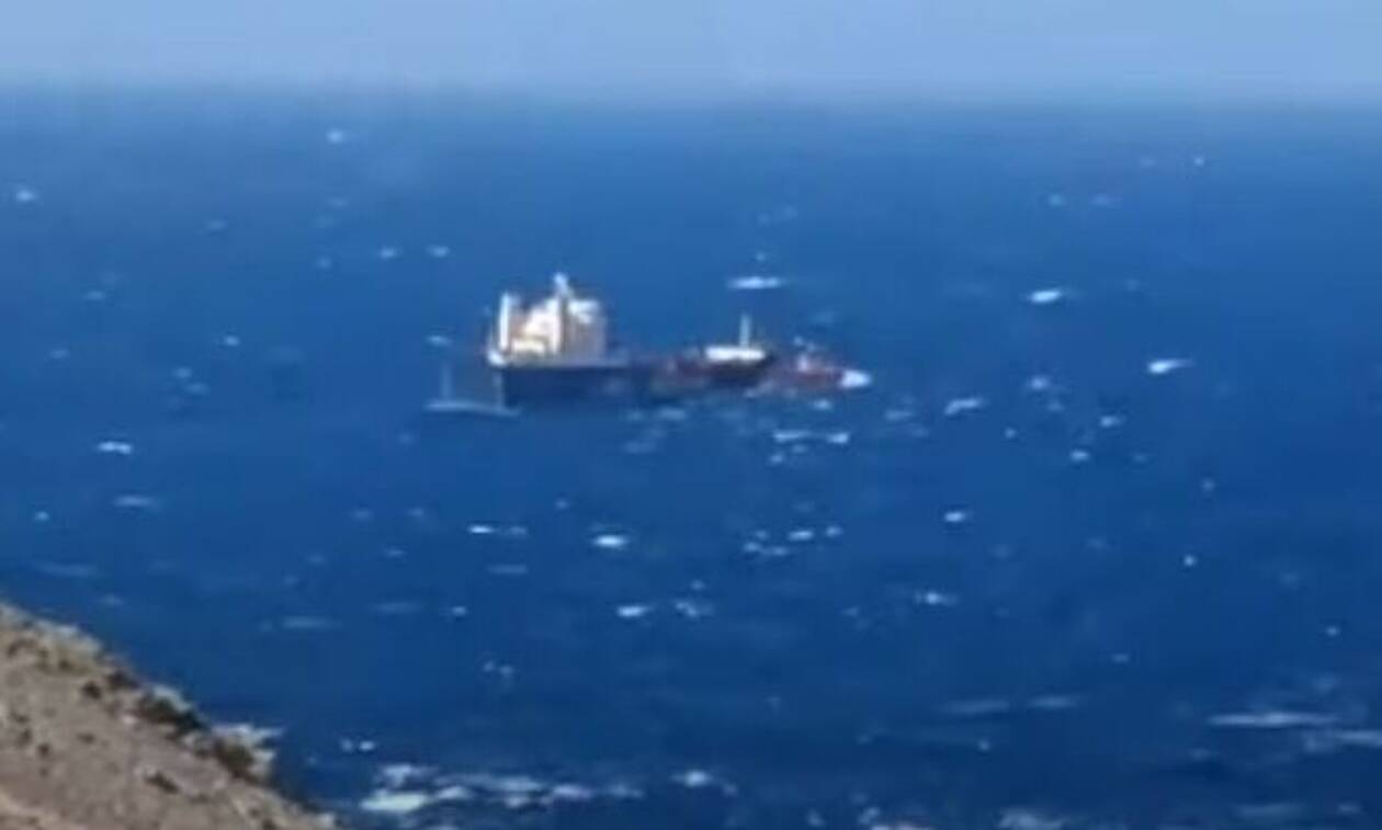 Άνδρος: Ρυμουλκά έδωσαν μάχη με τα κύματα στο Κάβο Ντόρο για να σώσουν φορτηγό πλοίο