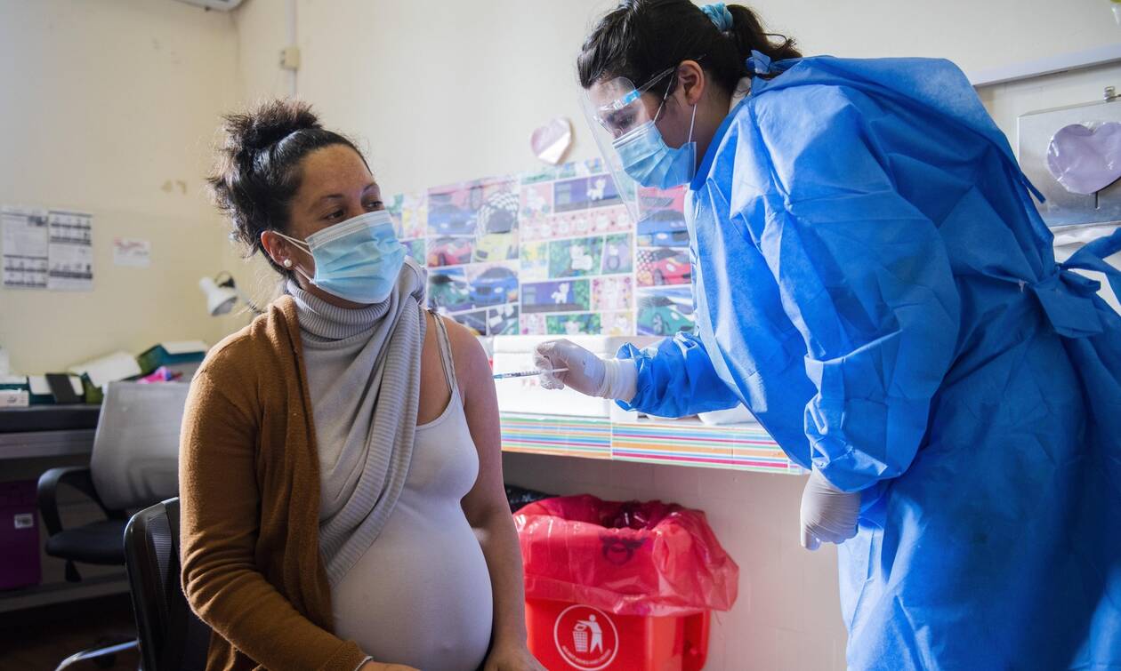 Κορονοϊός: Καμπανάκι από το CDC για τις εγκύους και τις θηλάζουσες - «Εμβολιασθείτε επειγόντως»