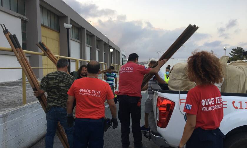 Σεισμός στην Κρήτη: Ομάδα εθελοντών δίπλα στους σεισμόπληκτους