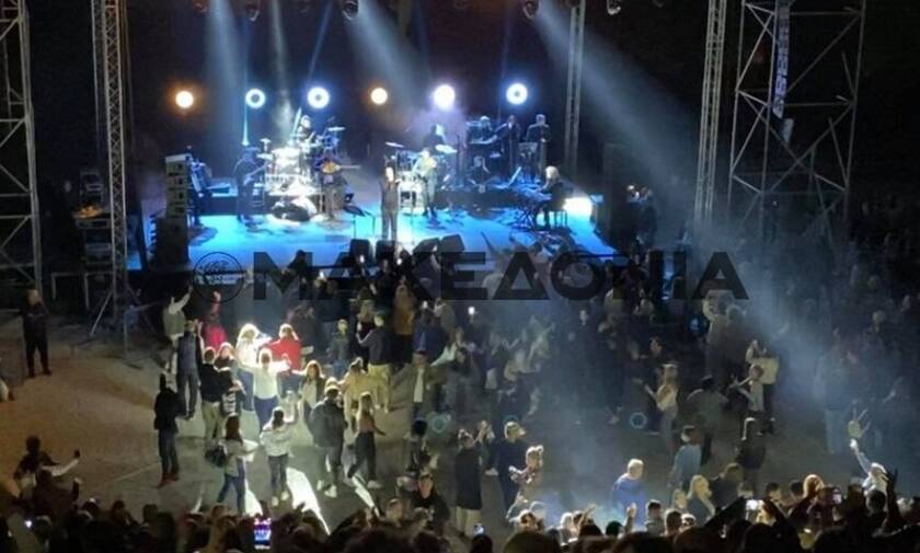 Θεσσαλονίκη: Πρόωρο τέλος στη συναυλία του Πάριου - Ο κόσμος χόρευε χωρίς μέτρα παρά το lockdwon