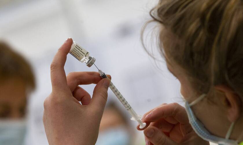 Κορονοϊός: Ο ΕΜΑ ενέκρινε πρόσθετη τοποθεσία παρασκευής για την παραγωγή του εμβολίου Janssen