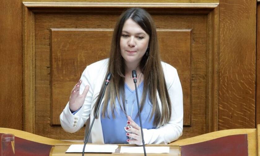 Κωνσταντίνα Αδάμου: Ποια είναι η ανεξάρτητη βουλευτής που έγινε το πρόσωπο της ημέρας;