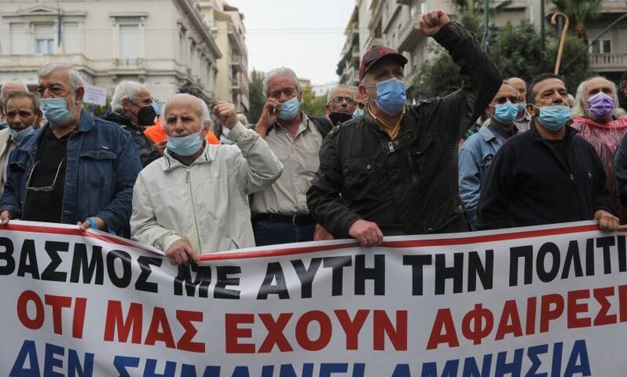 Συνταξιούχοι: Πορεία στο κέντρο της Αθήνας παρά τη βροχή – Ποιοι δρόμοι έκλεισαν