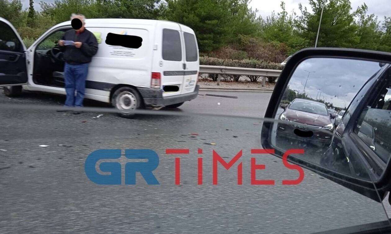 Θεσσαλονίκη: Καραμπόλα οχημάτων, τραυματισμοί και μποτιλιάρισμα στην περιφερειακή οδό