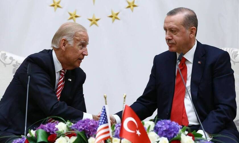 Έξαλλος ο Μπάιντεν με Ερντογάν: «Η Τουρκία απειλεί την εξωτερική πολιτική μας»