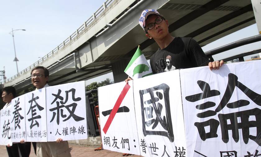 Διαδηλωτές κατά της επανένωσης με την Κίνα
