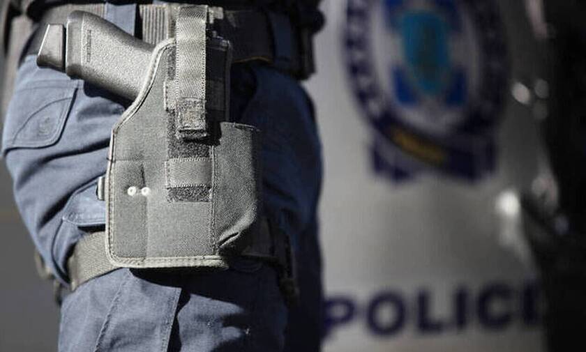Θύμα διάρρηξης αστυνομικός στο Ίλιον – Του άρπαξαν το υπηρεσιακό όπλο (vid)