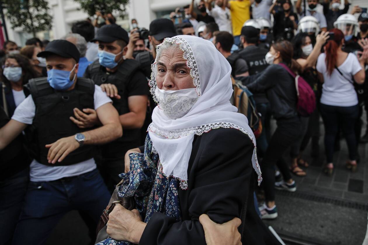 Τουρκία: Η αστυνομία έκανε χρήση δακρυγόνων σε τελετή μνήμης για τα θύματα τρομοκρατίας