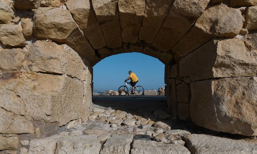 Έρευνες για τον εντοπισμό του οδηγού που εγκατέλειψε νεαρή ποδηλάτισσα στο Ηράκλειο